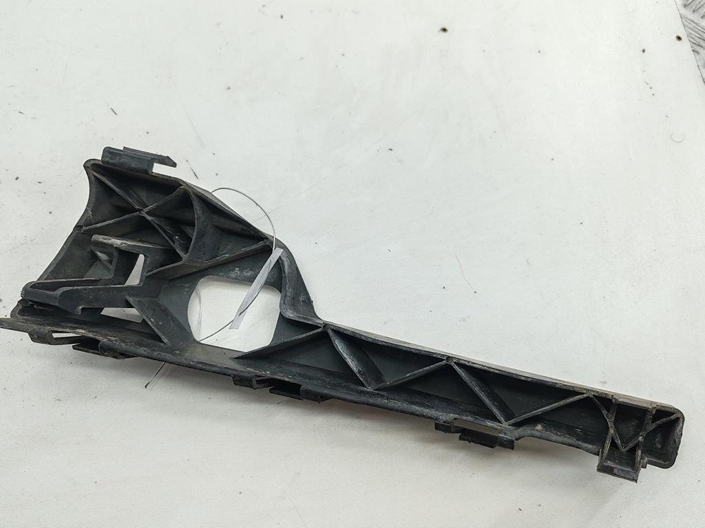 кронштейн переднего бампера Ford Focus 2 поколение 2006, 1.6 л., i, бензин, МКПП, красный, универсал, 4M5117E856AC - фото №1
