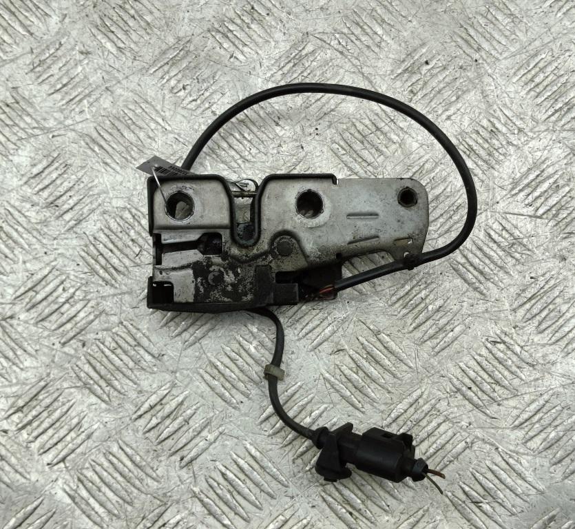 замок капота Volkswagen Passat B6 2005, 2.0 л., бензин, АКПП, чёрный, универсал, 3C1823509D