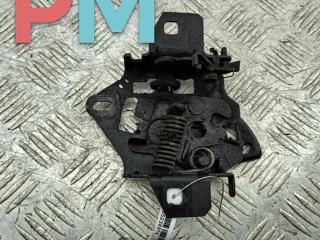 замок капота Volkswagen Passat B5 1997, 1.6 л., бензин, МКПП, красный, универсал, 3B0823509K