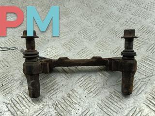 скоба суппорта Mitsubishi Outlander 1 поколение 2004, 2.0 л., бензин, МКПП, чёрный, внедорожник 5 дв.