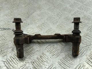 скоба суппорта Mitsubishi Outlander 1 поколение 2004, 2.0 л., бензин, МКПП, чёрный, внедорожник 5 дв.