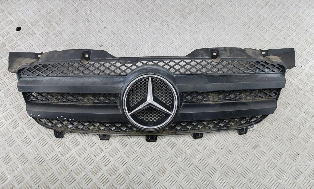 решетка радиатора Mercedes-Benz Sprinter 2 поколение (W906) 2007, белый, микроавтобус, A9068800385 - фото №1