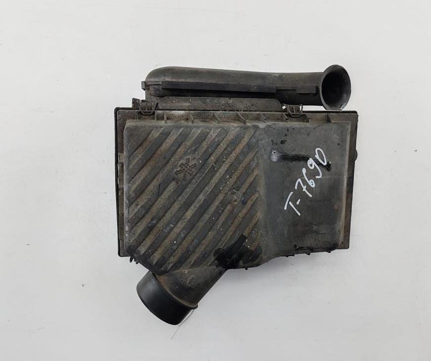 корпус воздушного фильтра Volkswagen Passat B4 1994, 1.8 л., бензин, МКПП, синий, универсал, 191129620