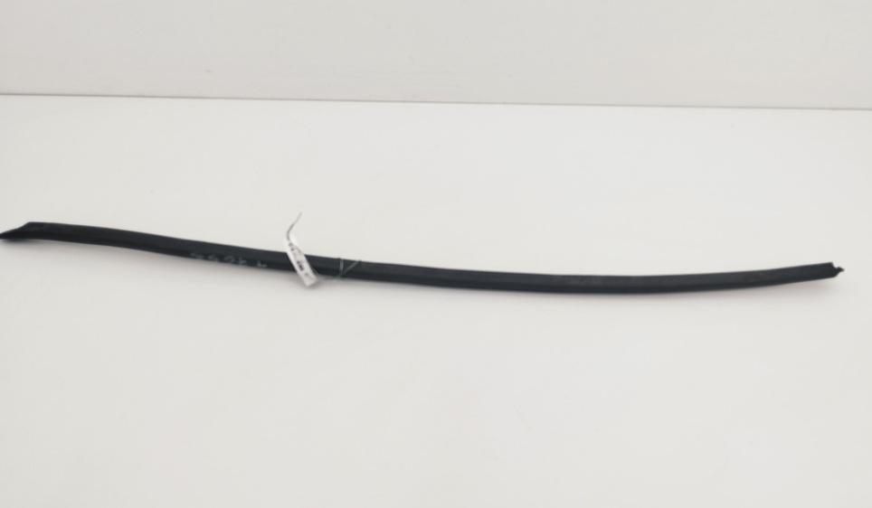 молдинг лобового стекла Volkswagen Passat B6 2007, 2.0 л., дизель, МКПП, синий, универсал, 3C0854328A