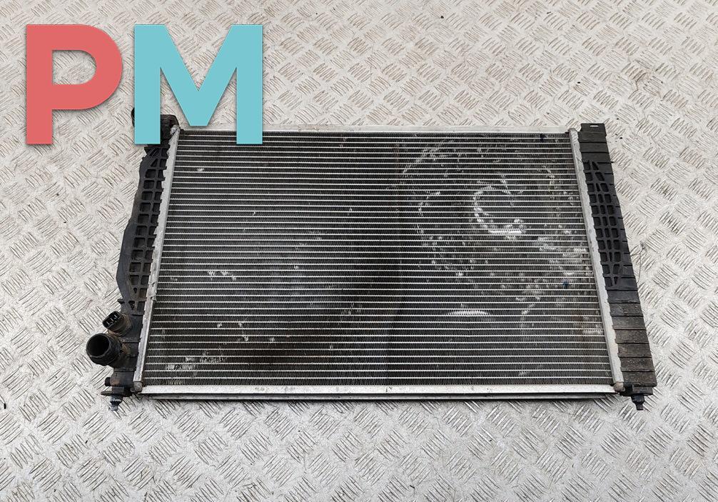 радиатор охлаждения Volkswagen Passat B5 1997, 1.9 л., дизель, МКПП, серый, седан, 8D0121251P - фото №1