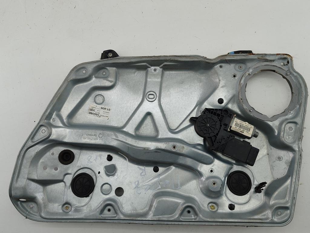 стеклоподъемник электрический передний правый Volkswagen Passat B5+ (GP) 2001, 1.6 л., бензин, МКПП, серый, универсал, 3B4837756