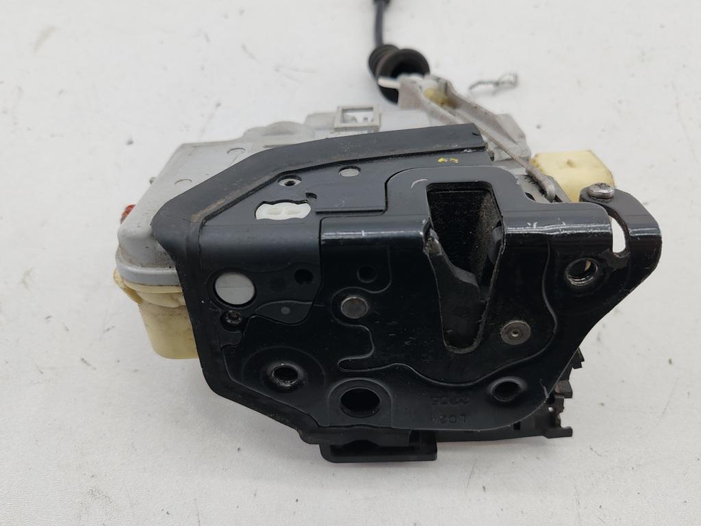 замок двери передней левой Volkswagen Passat B6 2006, 2.0 л., дизель, МКПП, чёрный, универсал, CZ3C1B37015A - фото №1