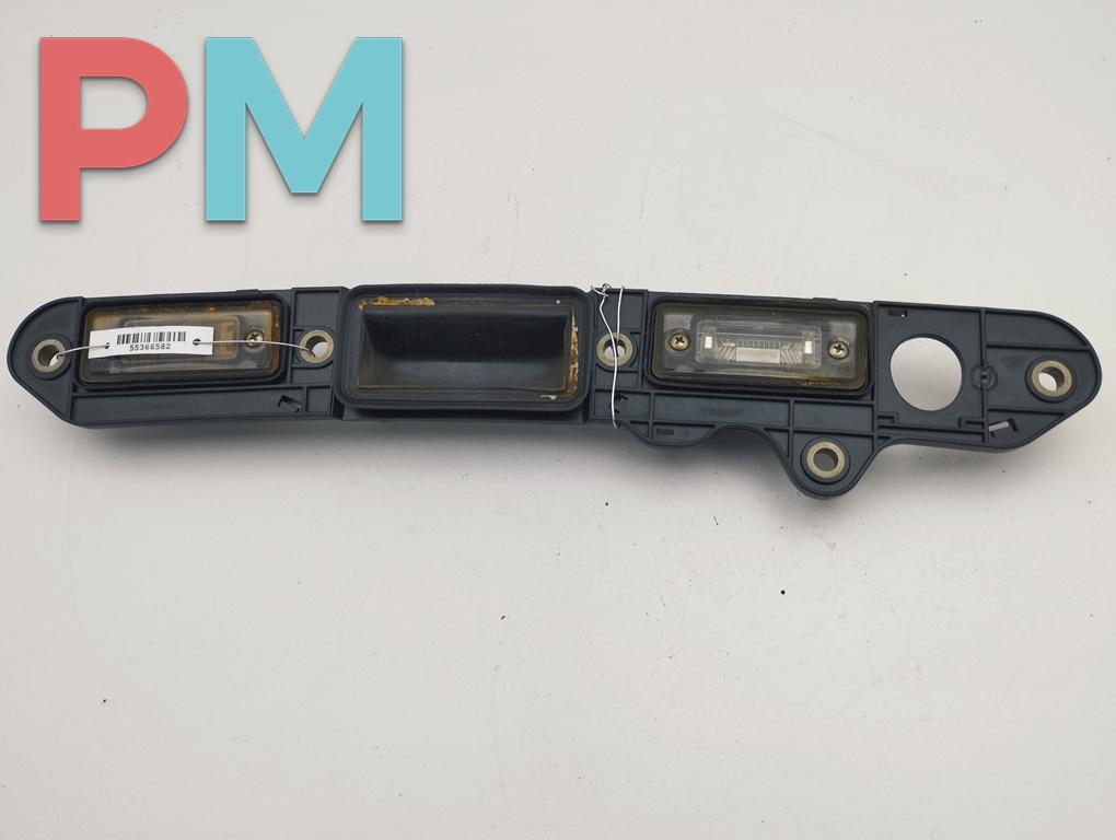 подсветка номера Volkswagen Touran 1 поколение 2003, 1.6 л., бензин, МКПП, серый, минивэн, 1T0827574C - фото №1