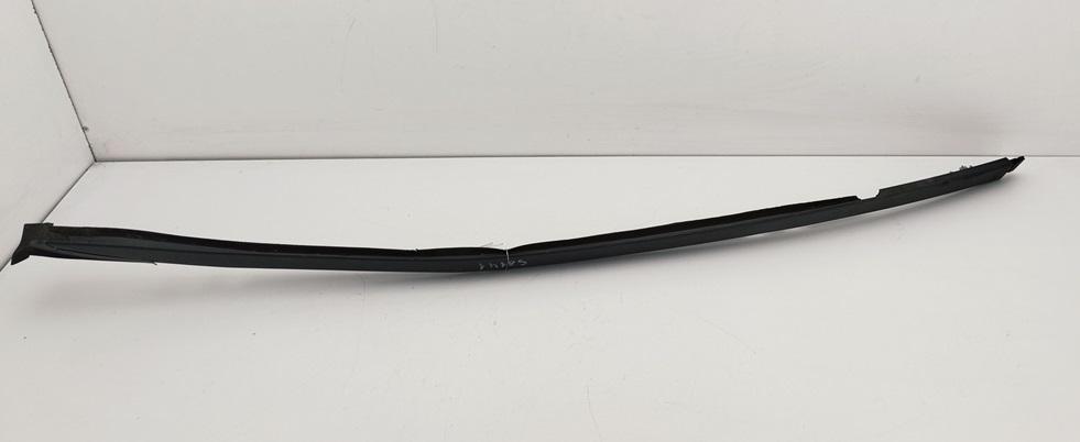 молдинг лобового стекла Opel Astra G 2000, 1.8 л., бензин, АКПП, красный, универсал, 2002993 - фото №1