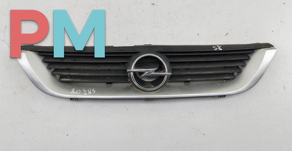решетка радиатора Opel Vectra B 1998, серый, седан, 90505722 - фото №1