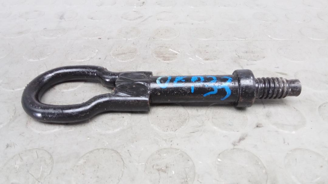 крюк буксировочный Ford Focus 3 поколение 2012, 1.6 л., TDCi, дизель, МКПП, хетчбэк 5 дв. - фото №1