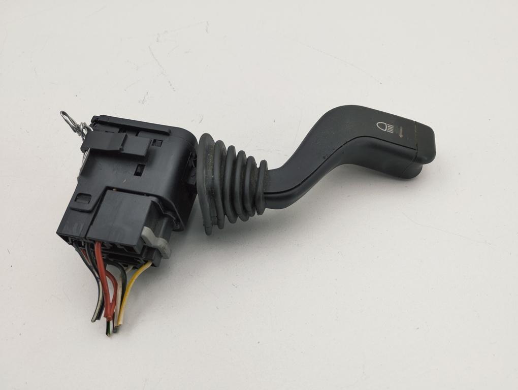 переключатель поворотов Opel Vectra B 1998, 2.0 л., бензин, МКПП, красный, хетчбэк 5 дв., 90221174