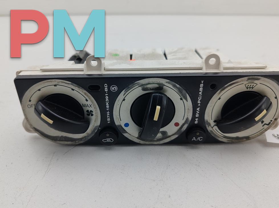 блок управления печки / климат-контроля Ford Mondeo 3 поколение 2002, 2.0 л., бензин, МКПП, синий, универсал, 1S7H18K391BD - фото №1