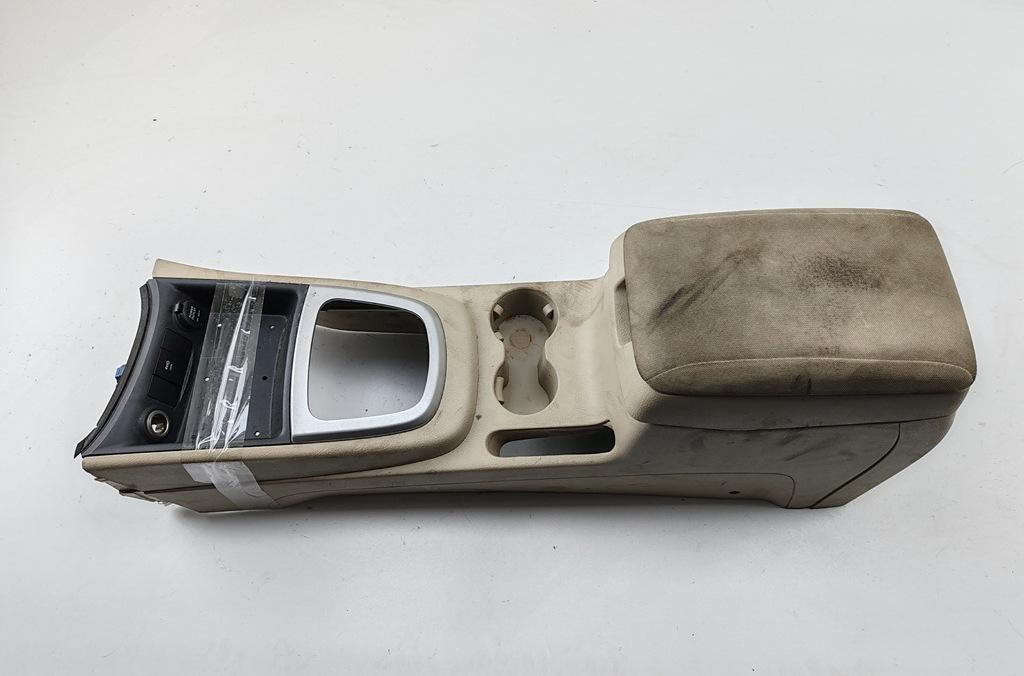 консоль салона (центральная часть) Hyundai Santa Fe 2006, 2.2 л., дизель, МКПП, серый, внедорожник 5 дв., 84611-2B100