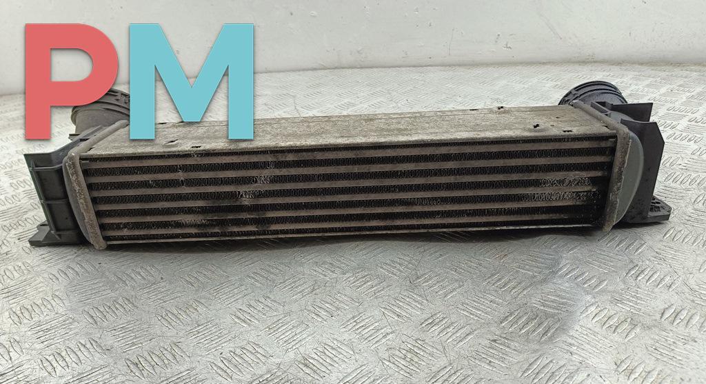 радиатор интеркулера BMW 3 серия E90/E91/E92/E93 2006, 3.0 л., дизель, АКПП, чёрный, седан, 7789333 - фото №1
