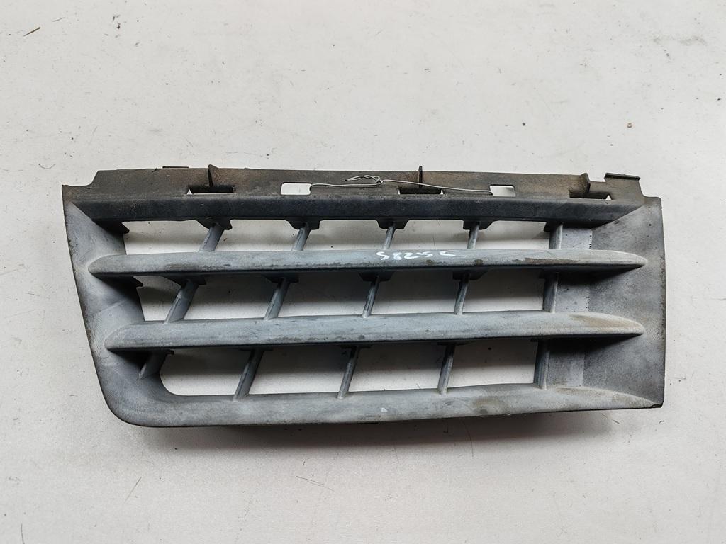 заглушка (решетка) в бампер Renault Scenic II 2003, 2.0 л., бензин, МКПП, серый, минивэн, 8200140329