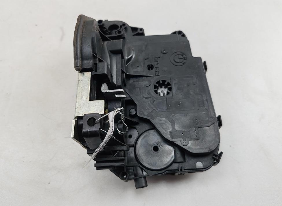 замок двери задней правой BMW X1 E84 2011, 2.0 л., дизель, АКПП, чёрный, внедорожник 5 дв., 7229468 - фото №1
