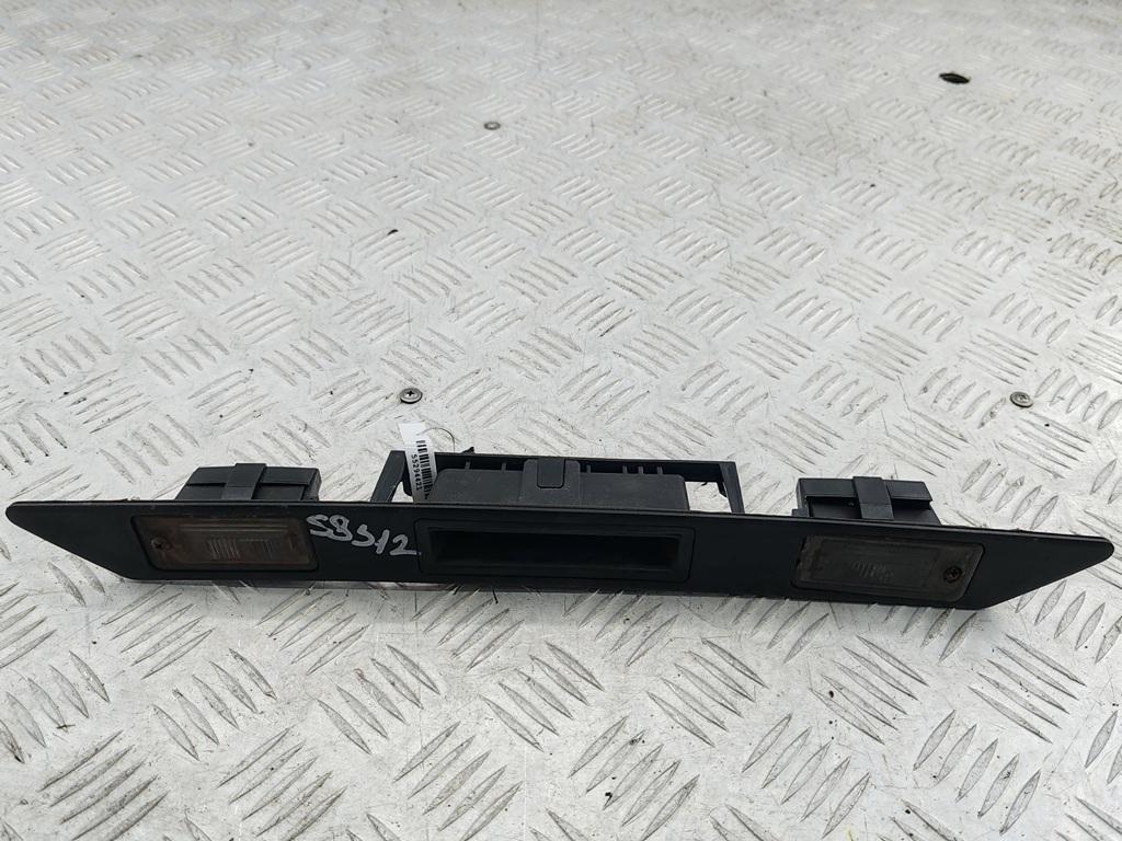 накладка подсветки номера Audi A4 B7 2005, 2.0 л., дизель, АКПП, синий, универсал, 8P4827574