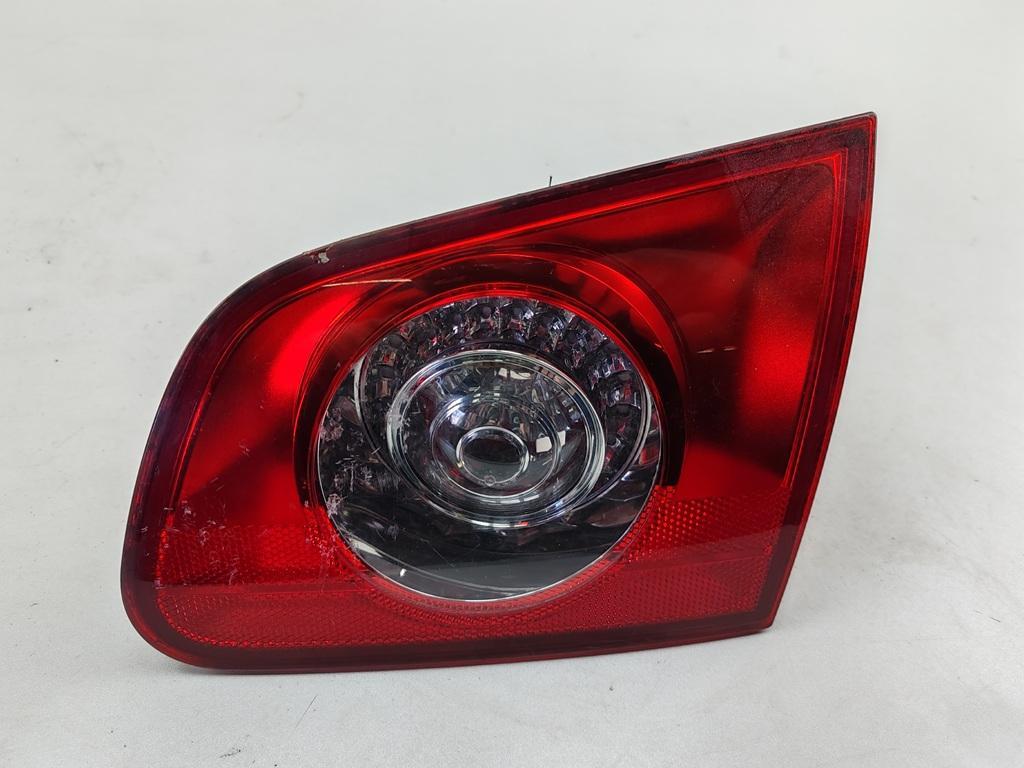 фонарь крышки багажника правый Volkswagen Passat B6 2008, 2.0 л., дизель, МКПП, серый, универсал, 27448002