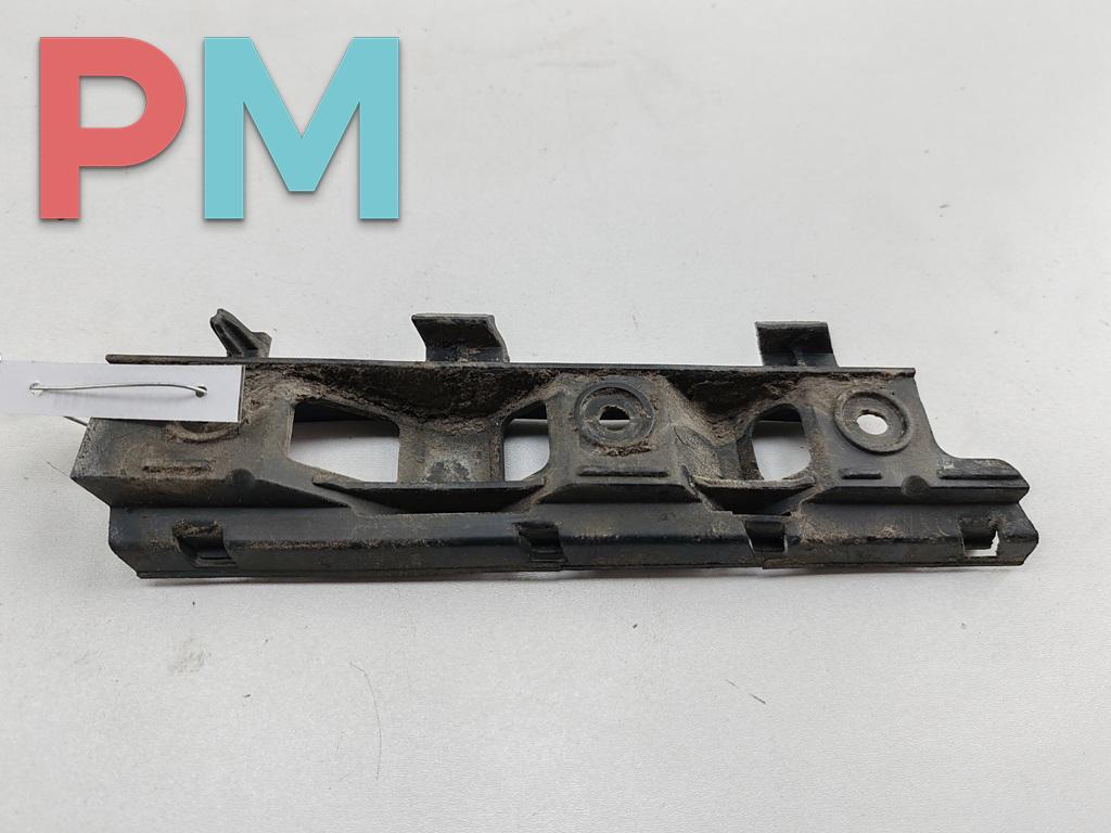 кронштейн переднего бампера Volkswagen Passat B6 2007, 2.0 л., дизель, АКПП, чёрный, универсал, 3C0807183 - фото №1