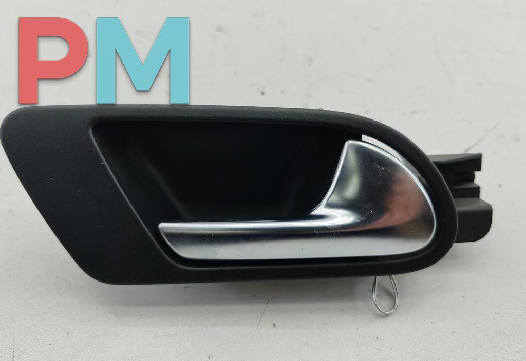 ручка внутренняя передняя правая Volkswagen Tiguan 1 поколение 2008, 1.4 л., бензин, МКПП, белый, внедорожник 5 дв., 5N2837114 - фото №1