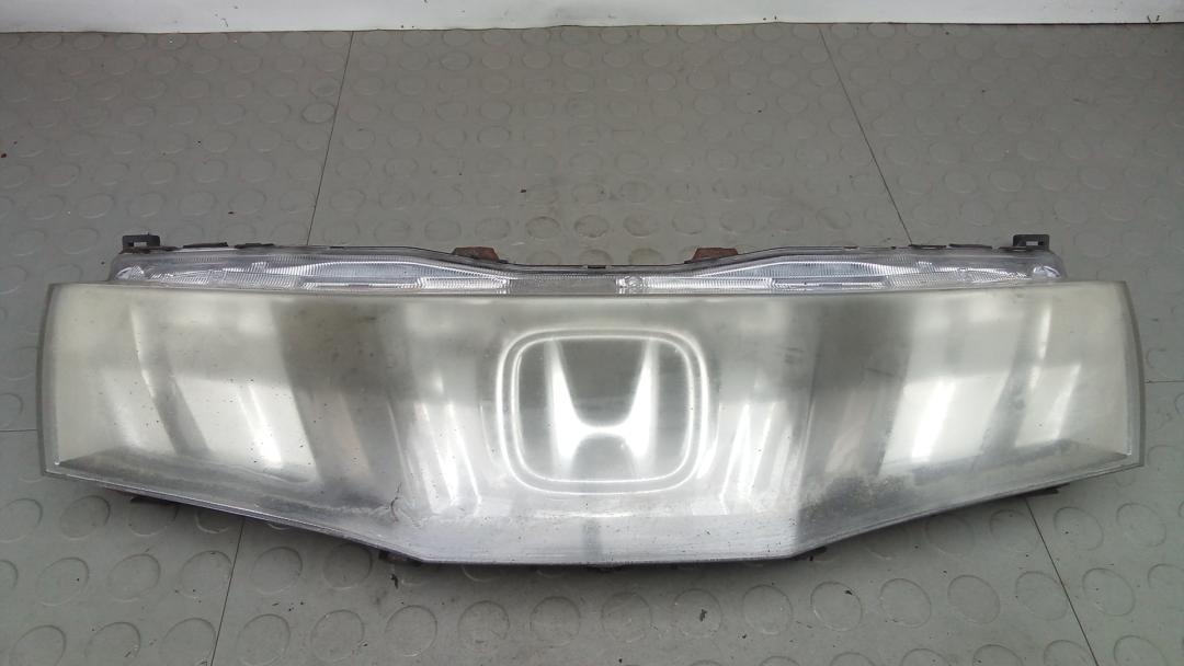 решетка радиатора Honda Civic 8 поколение 2007, 2.2 л., дизель, МКПП, хетчбэк 5 дв. - фото №1