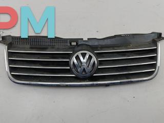 решетка радиатора Volkswagen Passat B5 [рестайлинг] 2003, серый, седан, 3B0853651L