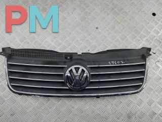 решетка радиатора Volkswagen Passat B5 [рестайлинг] 2004, серый, универсал, 3B0853651L