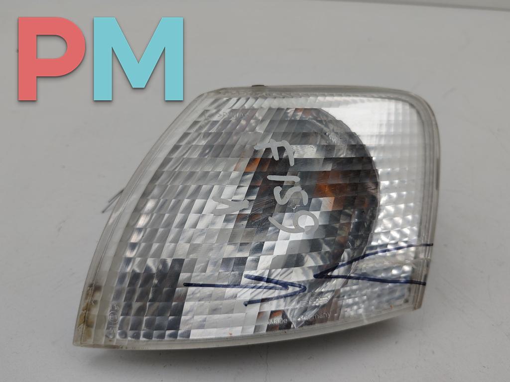 Поворотник (указатель поворота) левый Volkswagen Passat B5 1997, 1.6 л., бензин, МКПП, синий, универсал, 3B0953049C - фото №1