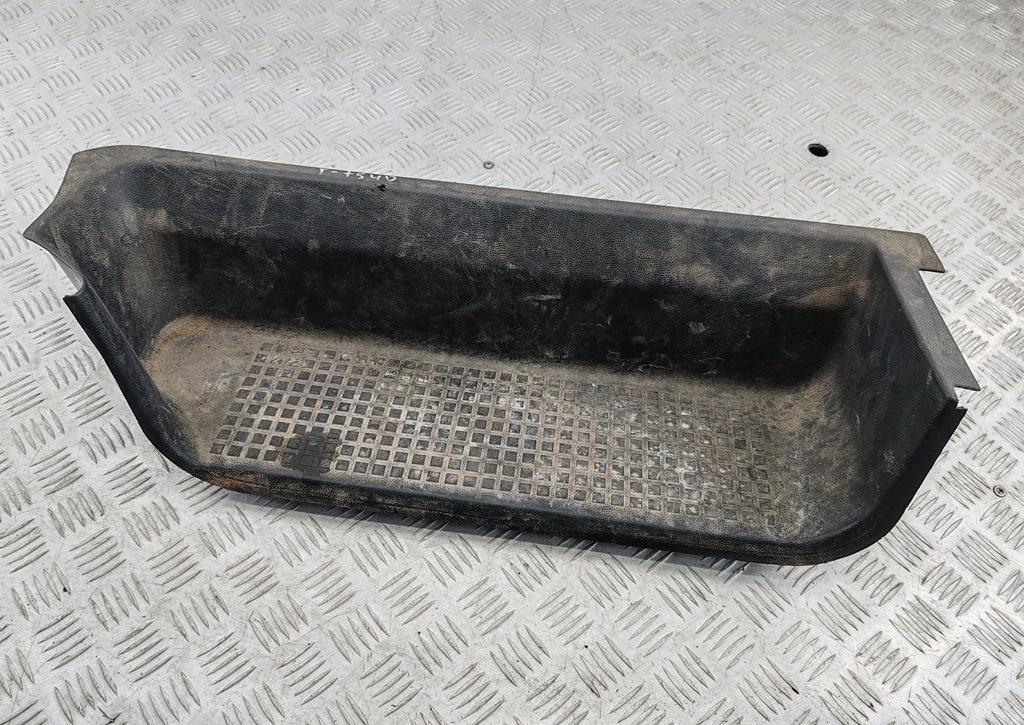 накладка двери (крышки) багажника Volkswagen Transporter T4 1997, 2.4 л., дизель, МКПП, белый, микроавтобус, 701863735A - фото №1