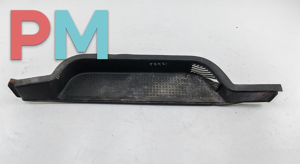 подножка Volkswagen Transporter T4 2000, 2.5 л., дизель, МКПП, белый, микроавтобус, 701863726B - фото №1