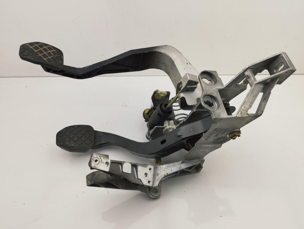 узел педальный (блок педалей) Volkswagen Passat B5+ (GP) 2003, 1.9 л., дизель, МКПП, чёрный, седан, 8D1721117P