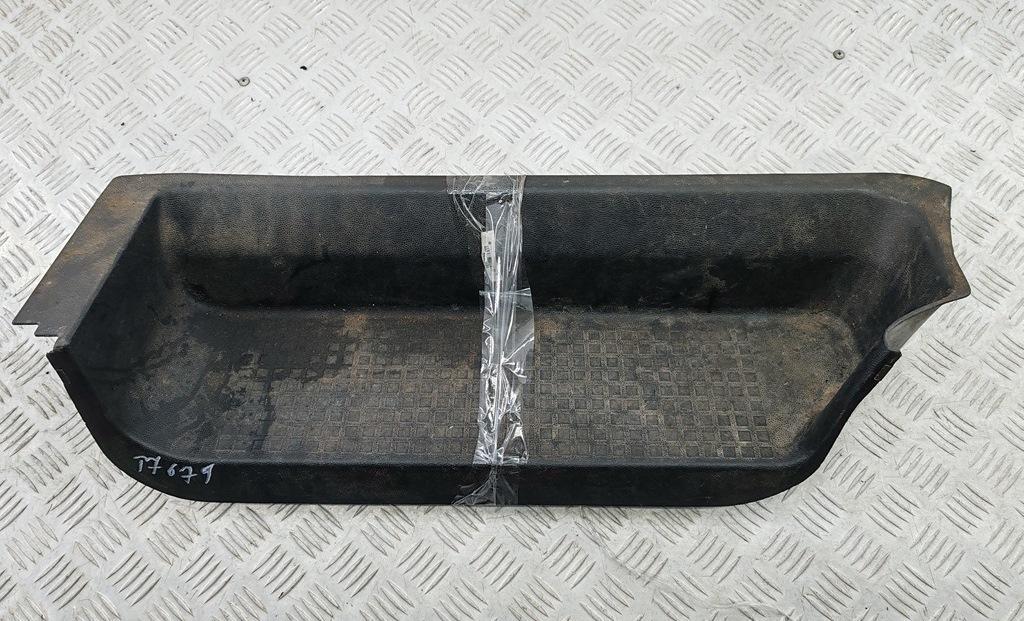 молдинг двери передней правой Volkswagen Transporter T4 1993, 2.4 л., дизель, МКПП, красный, микроавтобус, 701863736B