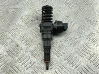 форсунка Volkswagen Passat B6 2006, 2.0 л., дизель, МКПП, чёрный, универсал, 038130073BQ