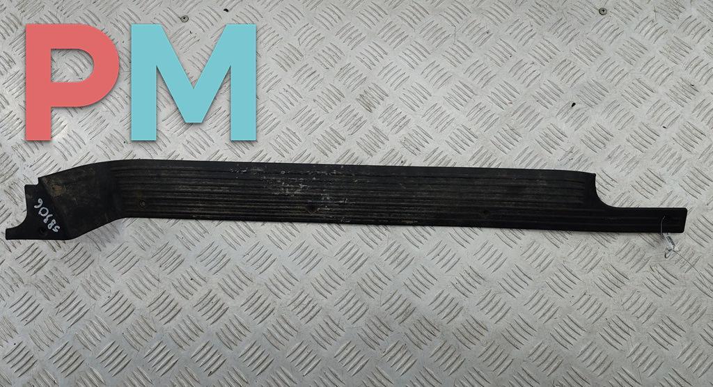 Накладка на порог наружная правая Mercedes-Benz Vito 2001, чёрный, микроавтобус, 6386840721 - фото №1