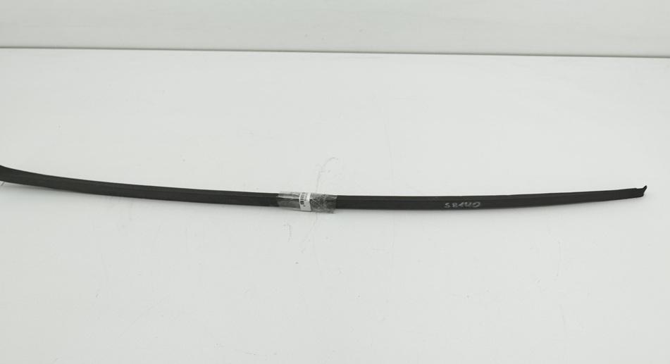 молдинг лобового стекла Volkswagen Passat B6 2005, 2.0 л., бензин, МКПП, серый, универсал, 3C0854327A - фото №1