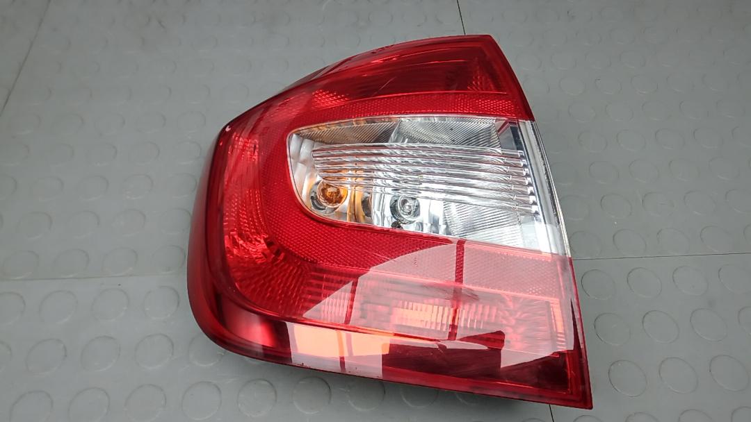 фонарь задний левый Skoda Rapid 1 поколение 2013, 1.6 л., дизель, МКПП, хетчбэк 5 дв. - фото №1