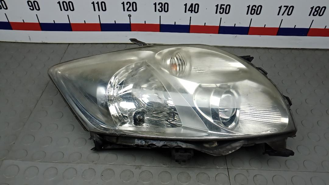 фара правая Toyota Auris 1 поколение 2008, 1.4 л., бензин, МКПП, хетчбэк 5 дв. - фото №1