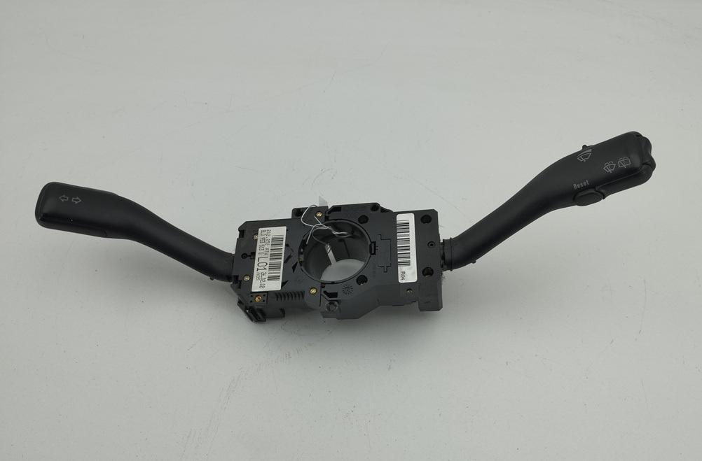переключатель подрулевой Volkswagen Passat B5+ (GP) 2002, 1.9 л., дизель, МКПП, серый, универсал, 202852