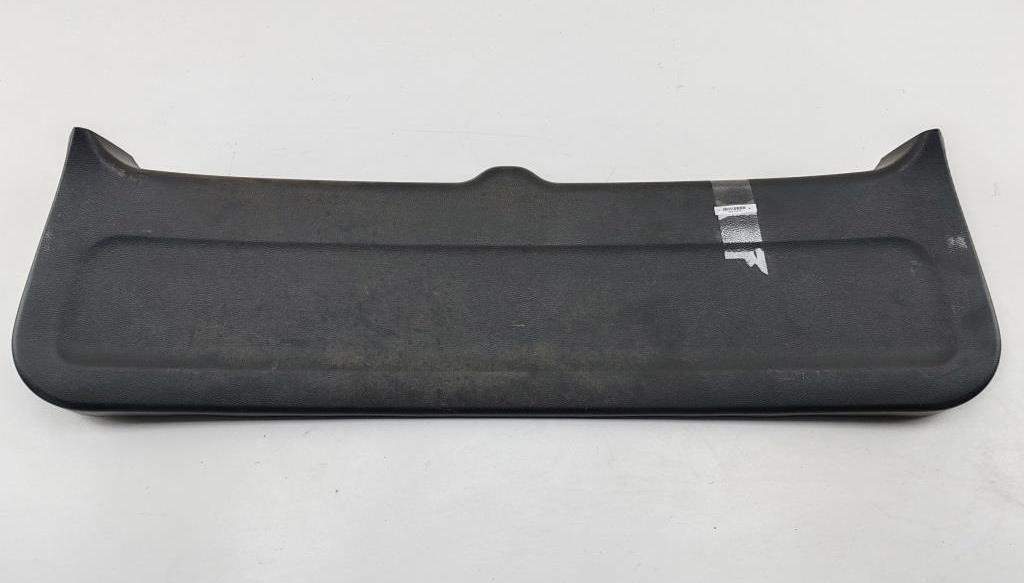 обшивка крышки багажника Mitsubishi Lancer 10 поколение 2007, 1.6 л., бензин, МКПП, серый, универсал - фото №1