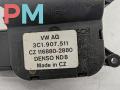 моторчик заслонки печки Volkswagen Passat B6 2006, 2.0 л., дизель, МКПП, чёрный, универсал, 3C1907511 - фото №3