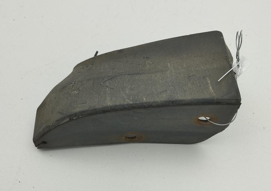 заглушка порога Volkswagen Passat B5 1999, 1.6 л., бензин, МКПП, серый, универсал, 3B0853897A