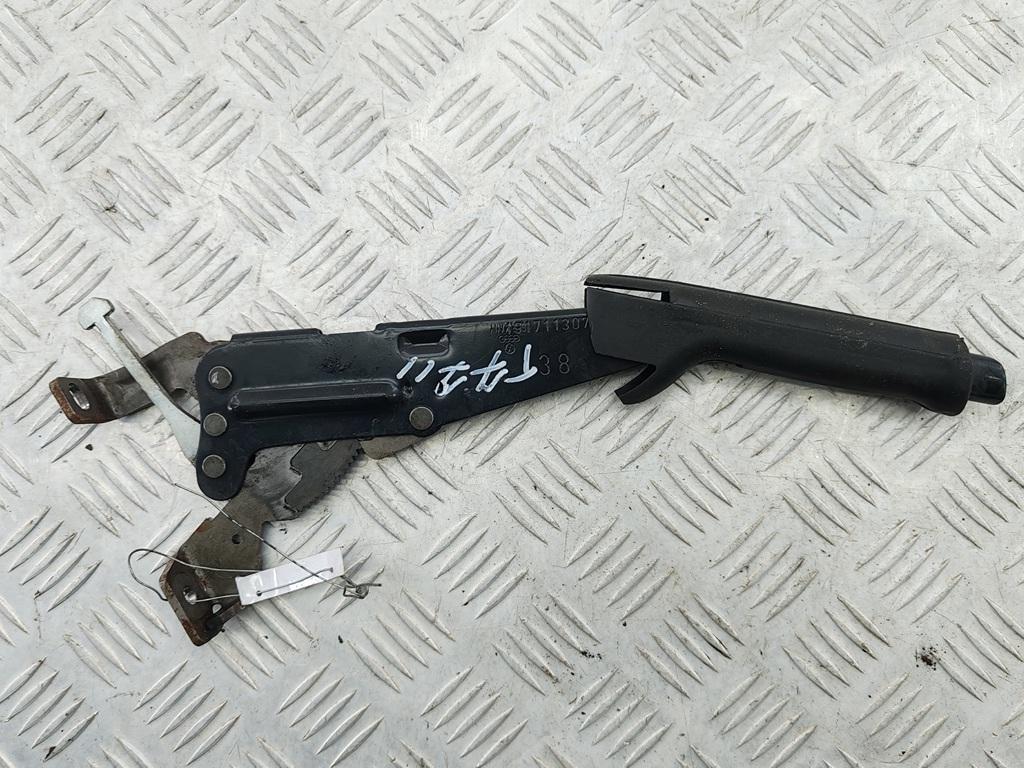 рычаг ручного тормоза (ручника) Volkswagen Passat B4 1995, 1.8 л., бензин, МКПП, красный, универсал, 191711307