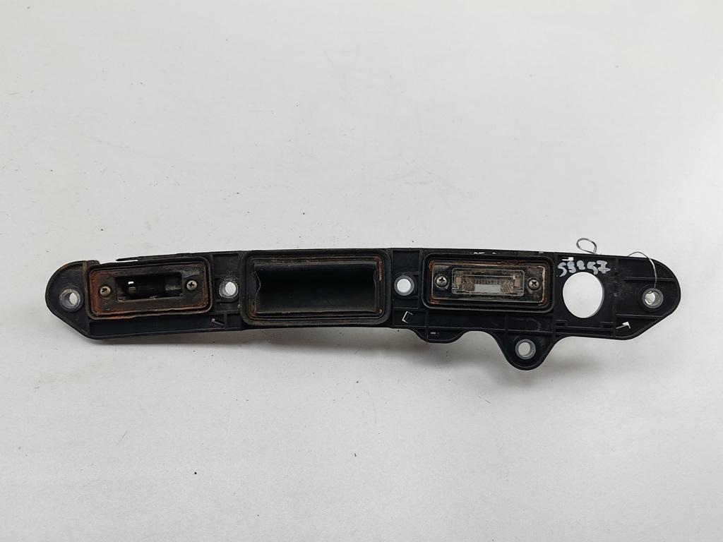 кнопка открытия багажника Volkswagen Touran 2006, 2.0 л., дизель, МКПП, белый, минивэн