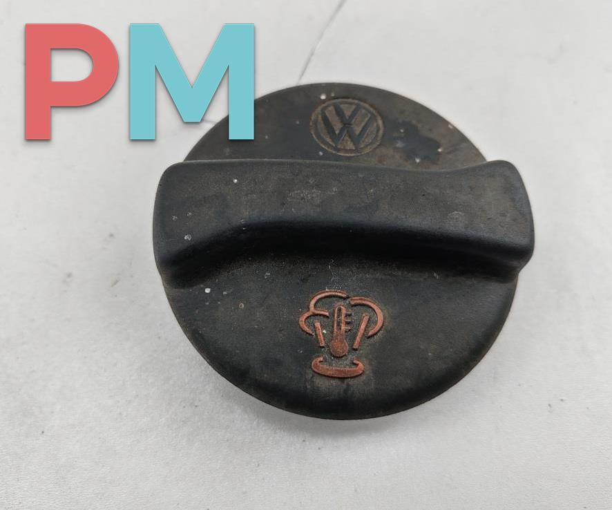 пробка расширительного бачка Volkswagen Passat B4 1994, 1.8 л., бензин, МКПП, синий, универсал - фото №1