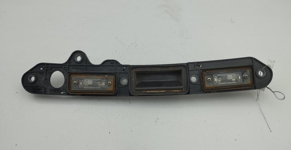 накладка подсветки номера Volkswagen Passat B6 2005, 2.0 л., бензин, АКПП, чёрный, универсал
