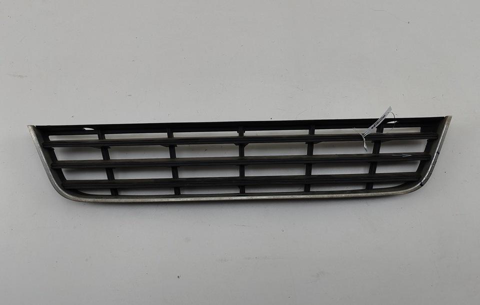 заглушка (решетка) в бампер Volkswagen Passat B6 2006, 2.0 л., дизель, МКПП, чёрный, универсал, 3C0853677 - фото №1