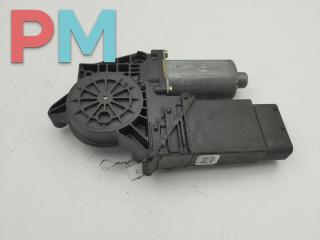 моторчик стеклоподъемника передний правый Volkswagen Passat B5 [рестайлинг] 2001, 2.0 л., бензин, МКПП, чёрный, универсал, 105415301