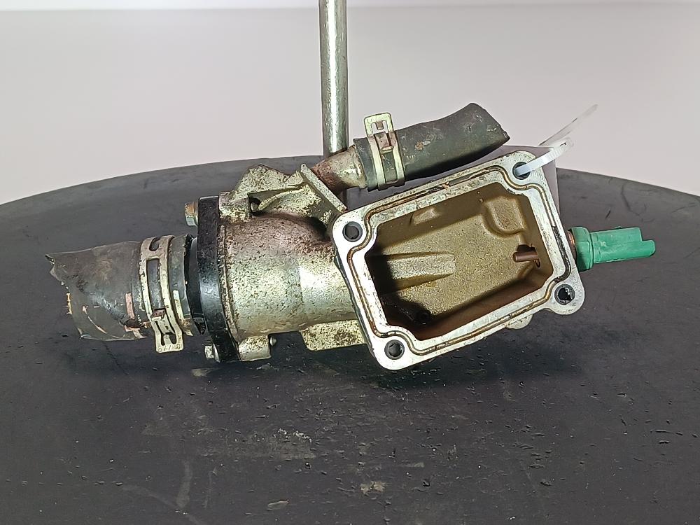 корпус термостата Citroen C4 1 поколение 2004, цвет, 9646977280 - фото №1