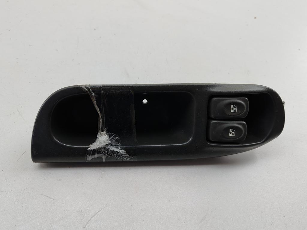 блок управления стеклоподъемниками Renault Scenic I 1999, 1.6 л., бензин, МКПП, серый, минивэн, 7700431172